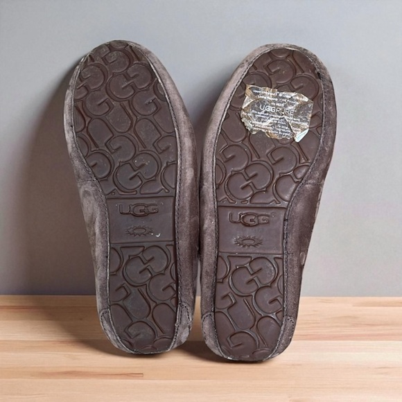 UGG Women's Dakota Moccasin in Expresso Size 8 - Picture 11 of 15